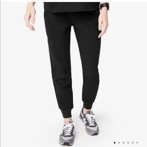 FIGS Zamora Jogger Scrub Pants in BLACK MEDIUM